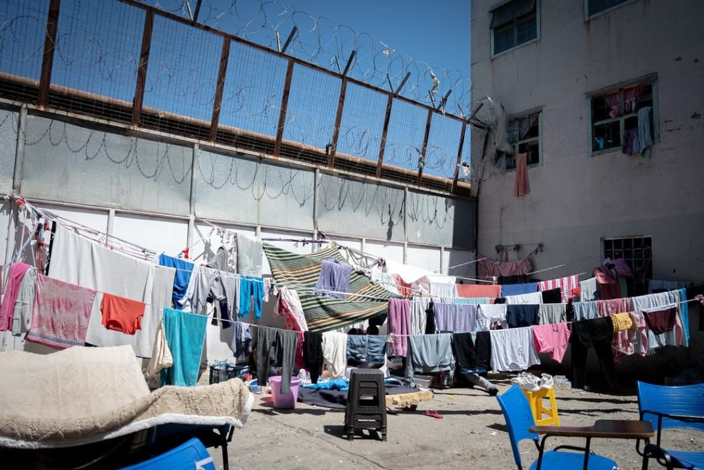 Pájarx Entre Púas: "Hay un territorio que se llama cárcel, atravesado por cierta violencia y un comportamiento de lo humano" 2 Memoria Mujeres y diversidades en prision 2024 2025. Fotografias realizadas en carceles de mu 1