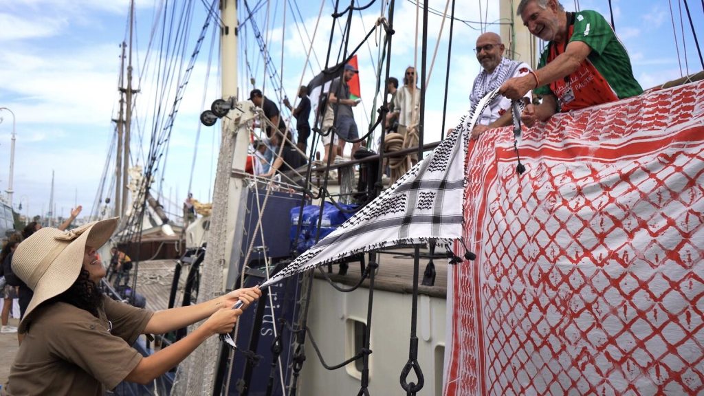 La historia del grupo que siguió a la Flotilla a Gaza y hoy filma un documental sobre el exilio palestino 2 Abraza a Gaza Portada