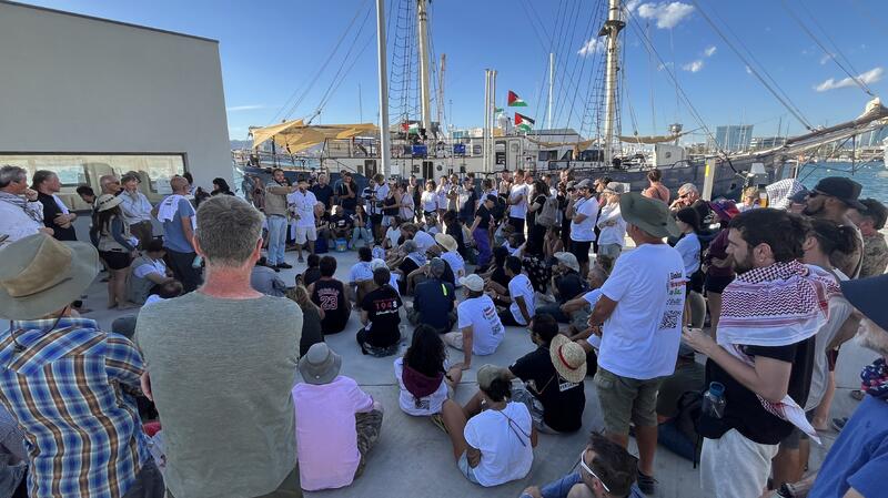 La historia del grupo que siguió a la Flotilla a Gaza y hoy filma un documental sobre el exilio palestino 5 Abraza a Gaza