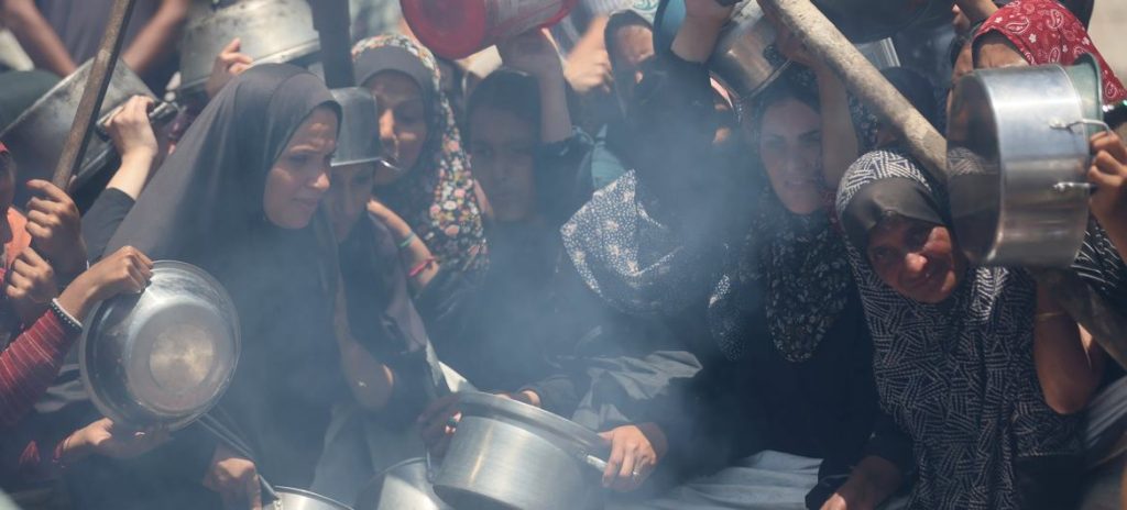 julio Las mujeres de Gaza buscan desesperadamente comida