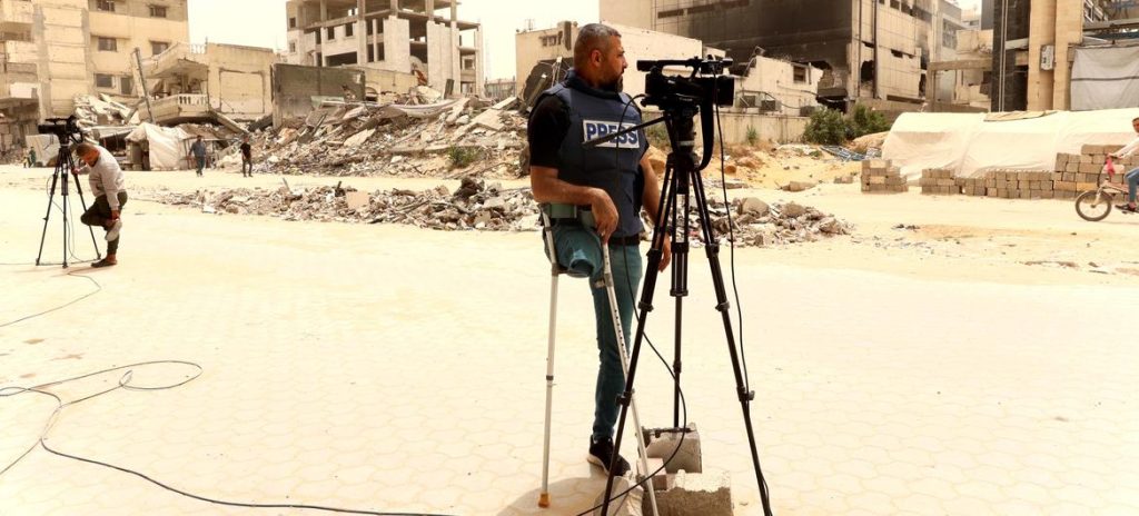 mayo Noticias ONU El periodista palestino Sami Shehada perdio una pierna en un ataque en Gaza