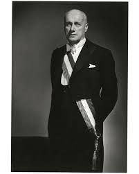 Foto oficial de Kast: el dictador Pinochet fue el último en utilizar banda con el Escudo Nacional 8 images 2 1