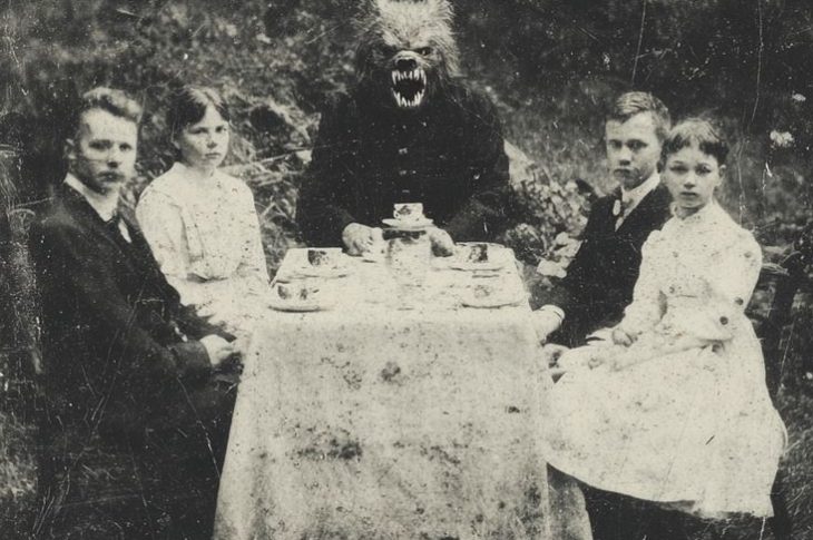 Vintage Werewolf Party — Photo ancienne dHalloween e1774537512322