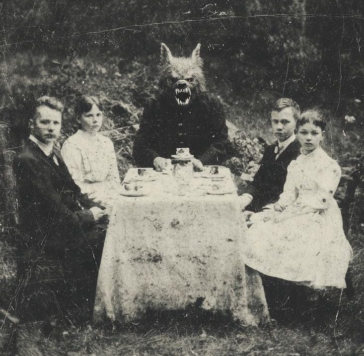 Vintage Werewolf Party — Photo ancienne dHalloween e1774537512322