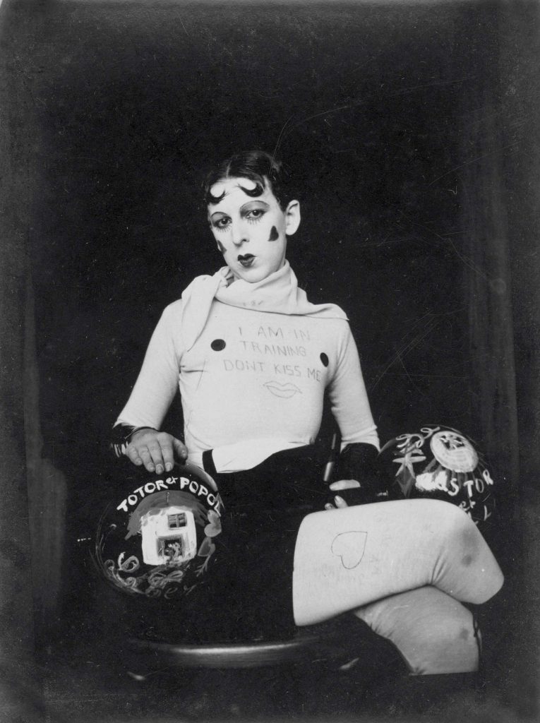 ¿Conoces a Claude Cahun? la artista que desafió el género e hizo creer a los nazis que existía una rebelión en sus filas 2 Claude Cahun I am in training don t kiss me 1927 1529x2048 1